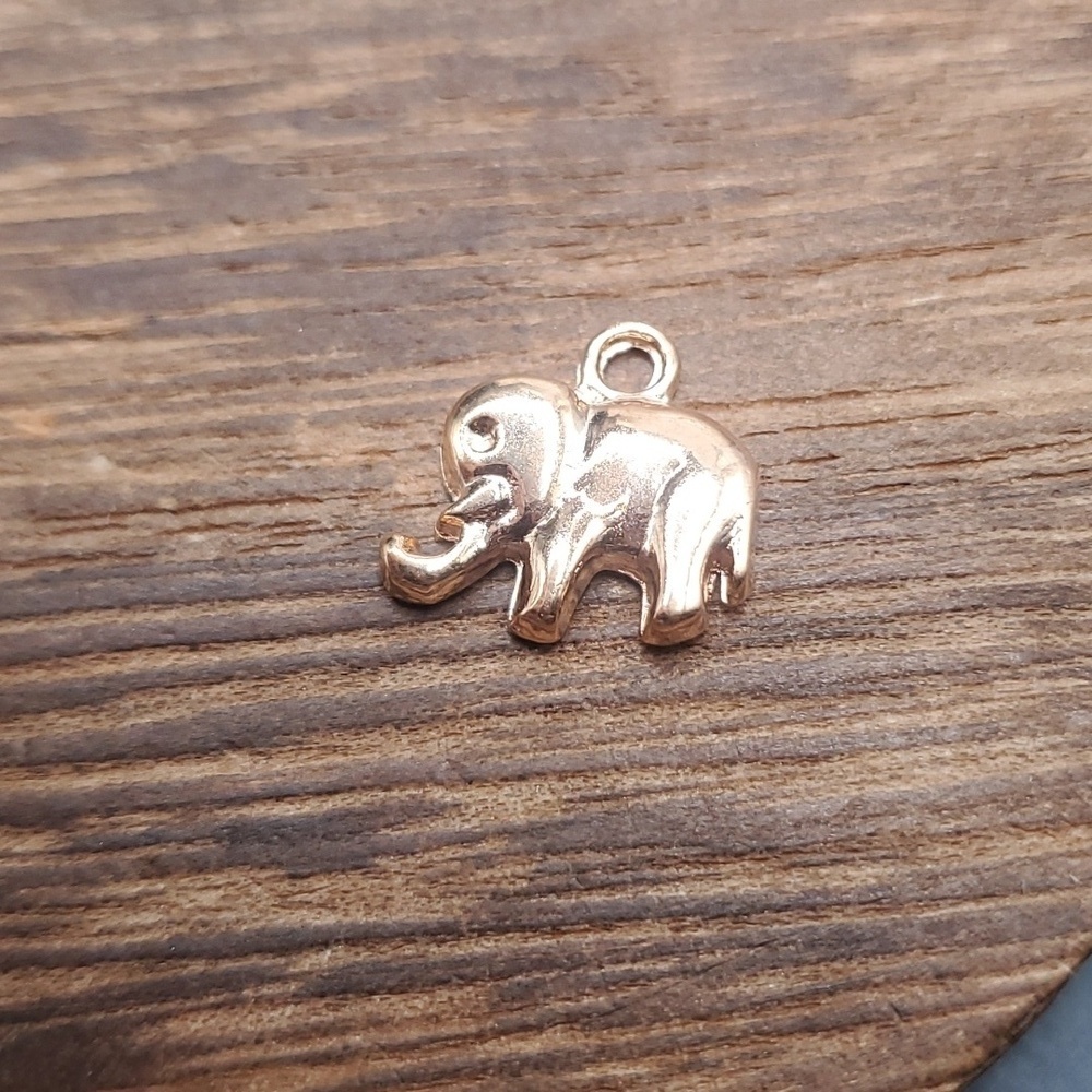 Vermiel elephant charm P133‎